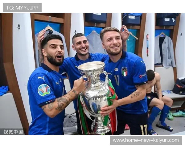 冠军球队更衣室文化对外公开，展现团队凝聚力，更衣室落场球衣